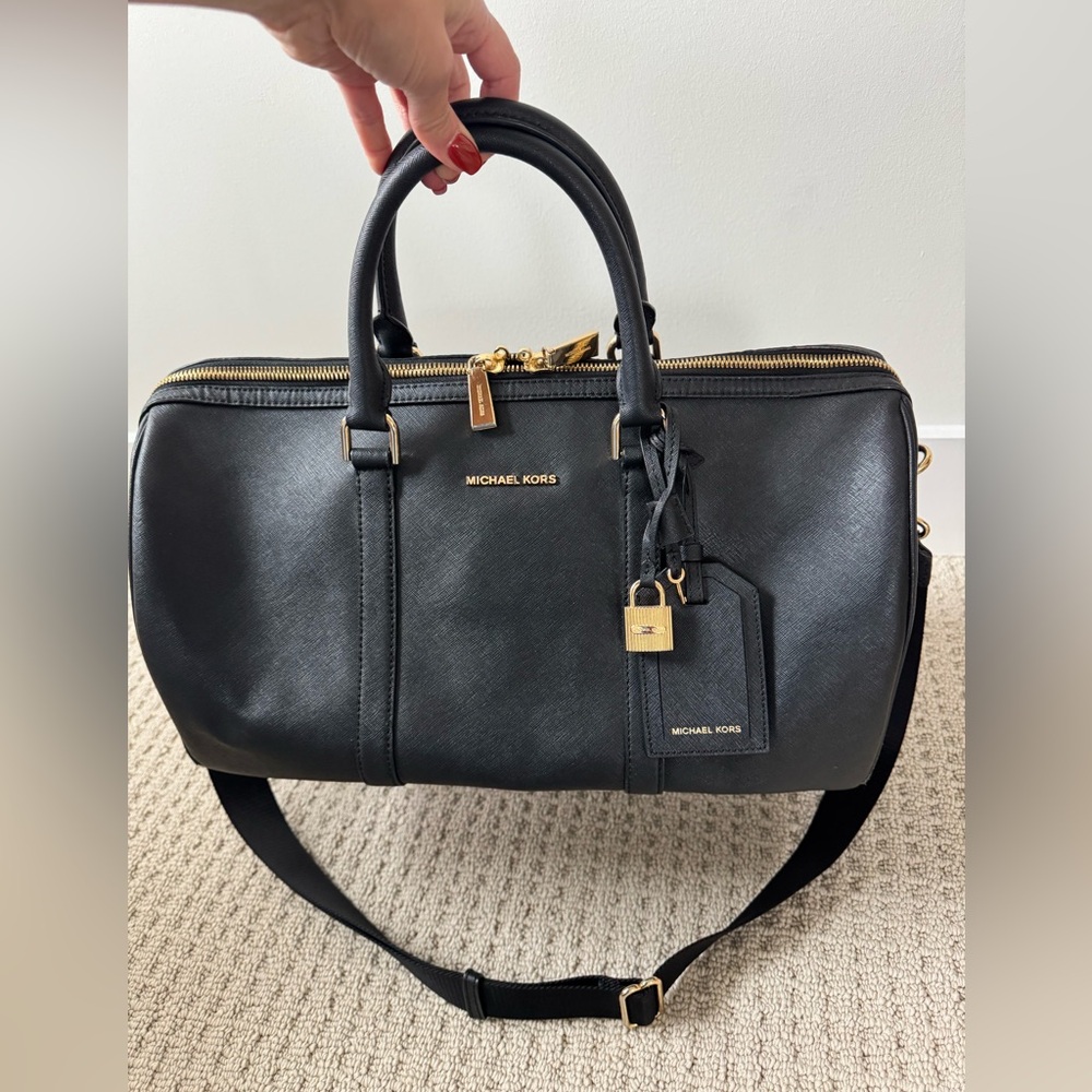 ⚜️Michael Kors Black Leather Bag with Gold Accents⚜️